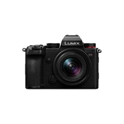 Panasonic Lumix S5D + 18-40mm f/4.5-6.3 KIT