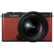 Panasonic Lumix S9 + Lumix S 20-60mm f/3.5-5.6 MILC fényképezőgép KIT (piros)